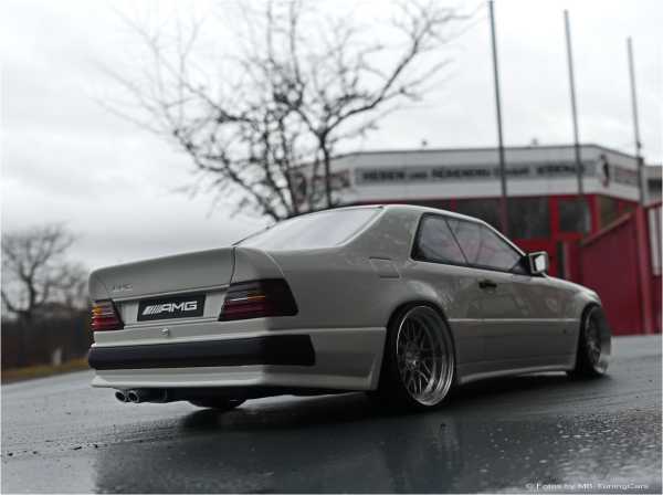 1:18 Mercedes Benz 300 CE 124 - AMG Dealer Arktisweiß Edition